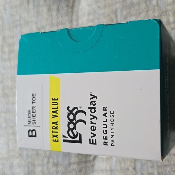 LEGGS BRAND WOMENS EVERYDAY REGULAR PANTYHOSE 5 PAIR NUDE SHEER TOE SIZE B - Picture 5 of 13